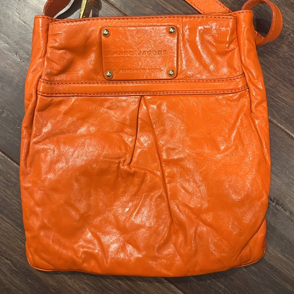 Medium purse with long strap minor scratches and scuffs